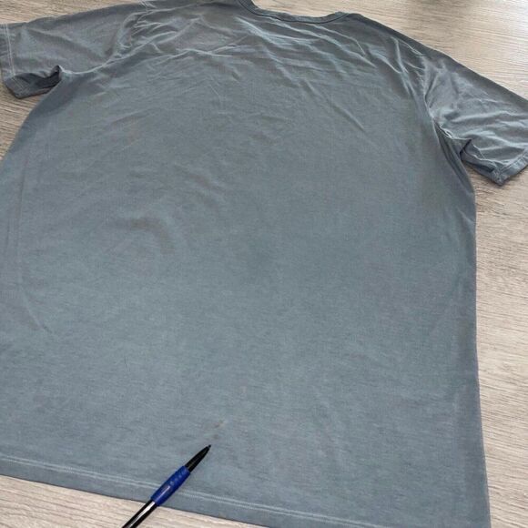 Lululemon Shirt Men’s Large ? Short Sleeve Crewneck Tee Gym Workout Training Run - Picture 6 of 7